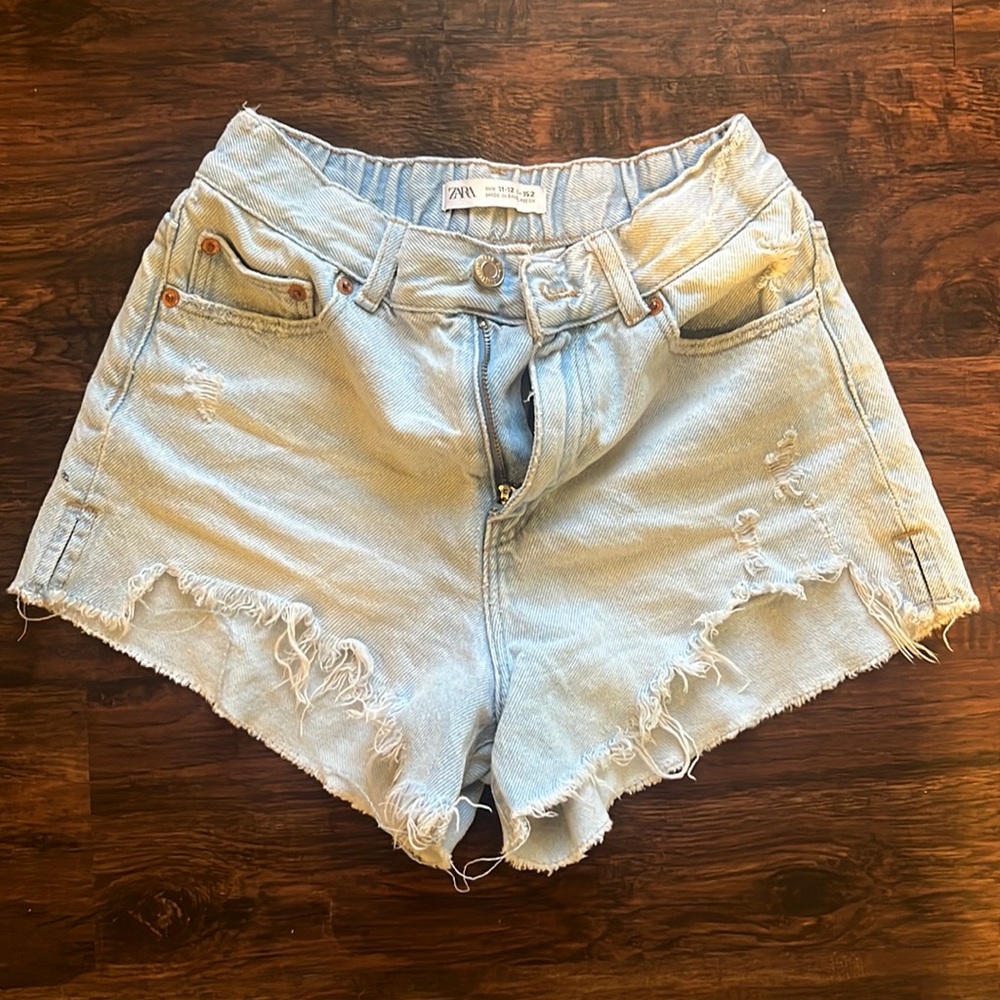 Zara girls distressed jean shorts